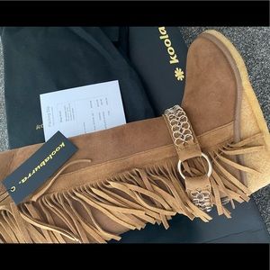 RARE “Audrey” Koolaburra boots. Size 6 1/2 Chestnut wedge/fringe shearling boots